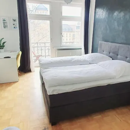 Sonniges Mit Balkon Im Herzen Mannheims Privatunterkunft *